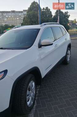 Позашляховик / Кросовер Jeep Cherokee 2015 в 