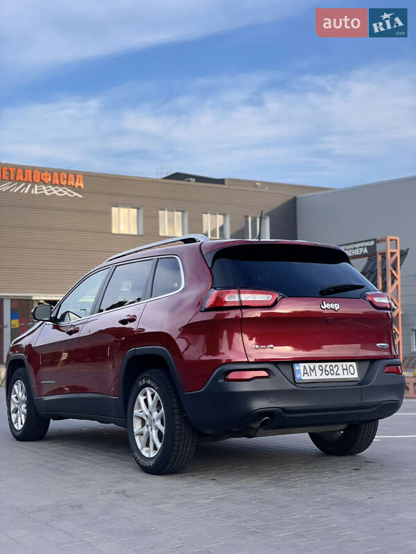 Внедорожник / Кроссовер Jeep Cherokee 2016 в Житомире