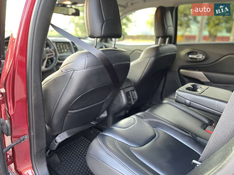 Внедорожник / Кроссовер Jeep Cherokee 2016 в Житомире