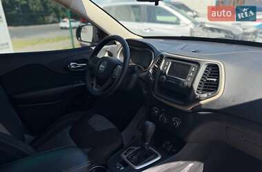 Внедорожник / Кроссовер Jeep Cherokee 2017 в 
