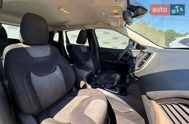 Внедорожник / Кроссовер Jeep Cherokee 2017 в 