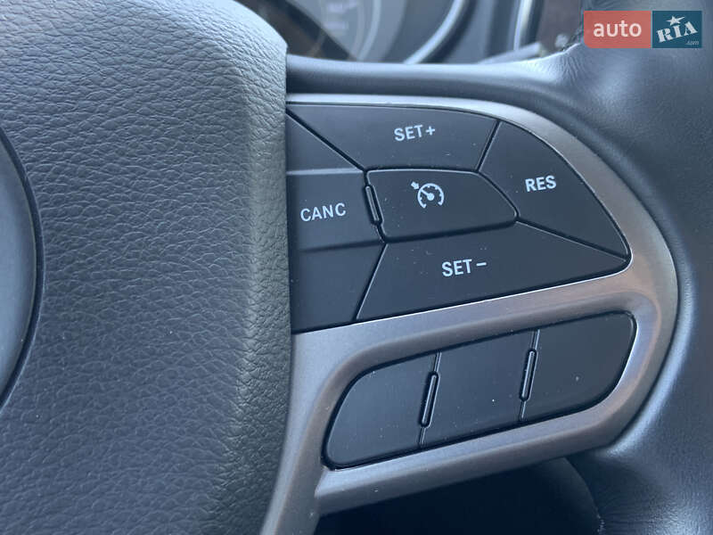 Внедорожник / Кроссовер Jeep Cherokee 2020 в Киеве