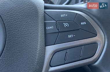 Внедорожник / Кроссовер Jeep Cherokee 2020 в 