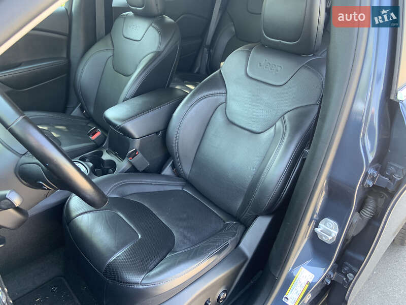 Внедорожник / Кроссовер Jeep Cherokee 2020 в Киеве