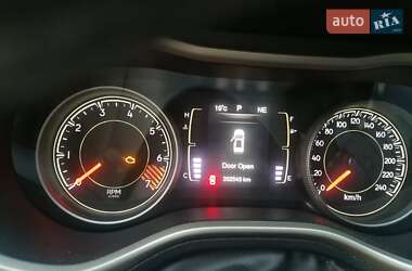 Позашляховик / Кросовер Jeep Cherokee 2015 в 