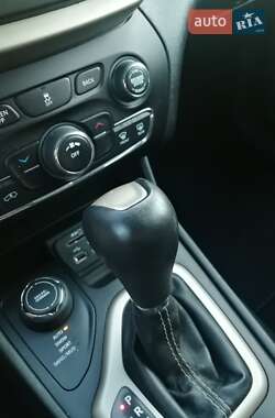 Позашляховик / Кросовер Jeep Cherokee 2015 в 