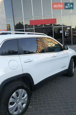 Позашляховик / Кросовер Jeep Cherokee 2015 в 