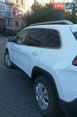 Позашляховик / Кросовер Jeep Cherokee 2015 в 