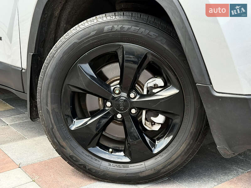 Внедорожник / Кроссовер Jeep Cherokee 2016 в Киеве