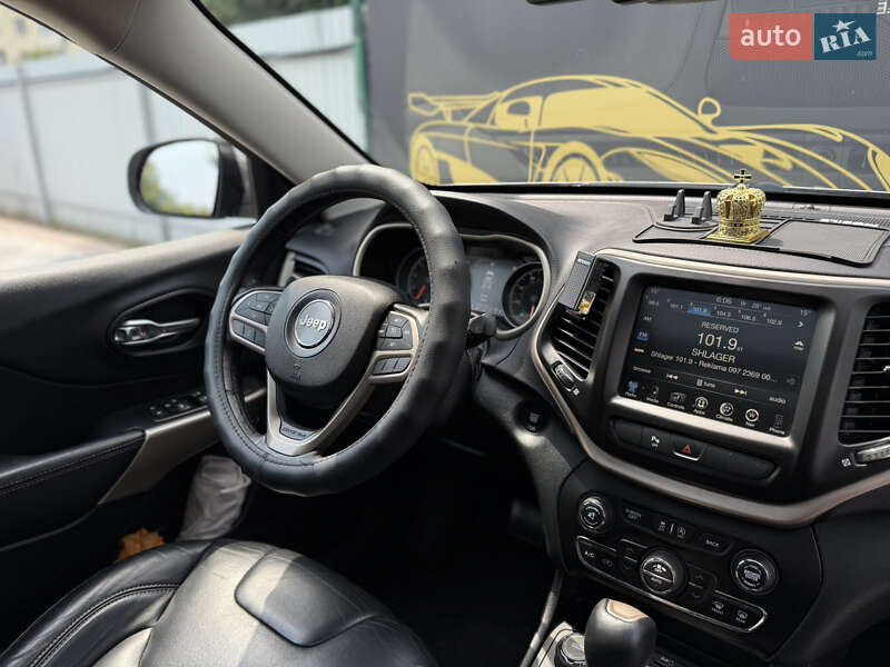 Внедорожник / Кроссовер Jeep Cherokee 2016 в Киеве