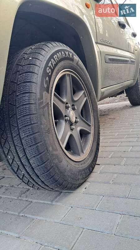 Внедорожник / Кроссовер Jeep Cherokee 2003 в Киеве