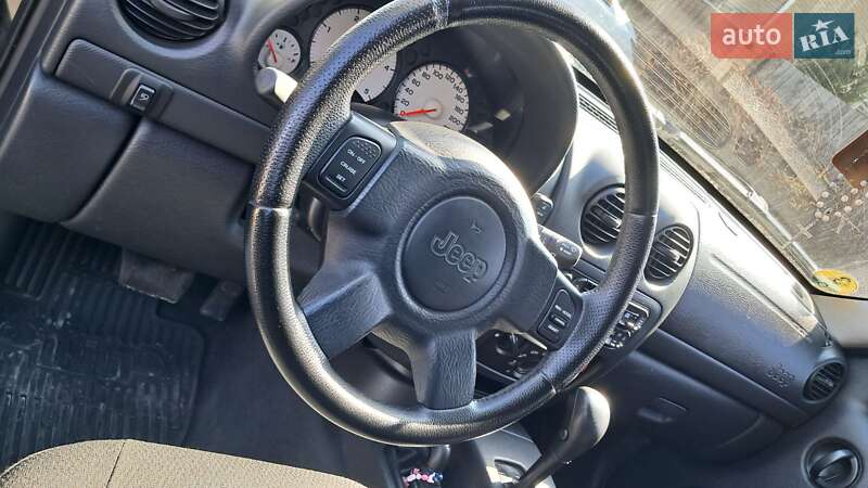 Внедорожник / Кроссовер Jeep Cherokee 2003 в Киеве