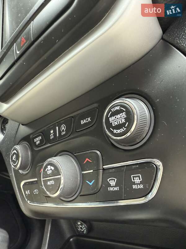 Внедорожник / Кроссовер Jeep Cherokee 2016 в Киеве