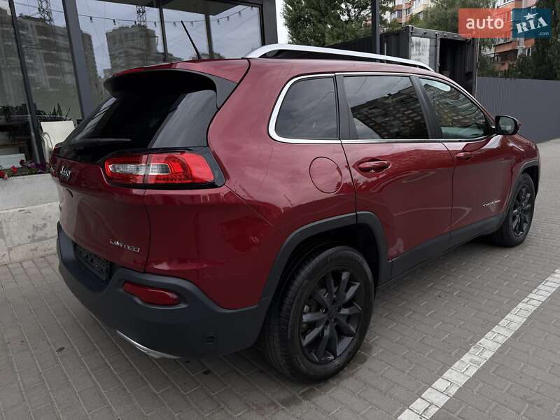 Внедорожник / Кроссовер Jeep Cherokee 2016 в Киеве
