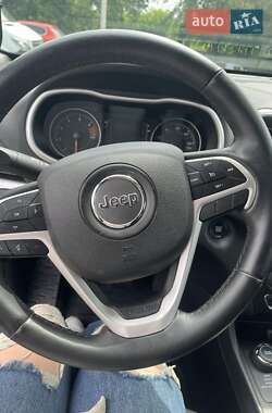 Внедорожник / Кроссовер Jeep Cherokee 2017 в 