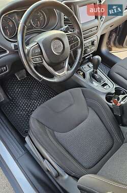 Внедорожник / Кроссовер Jeep Cherokee 2018 в 