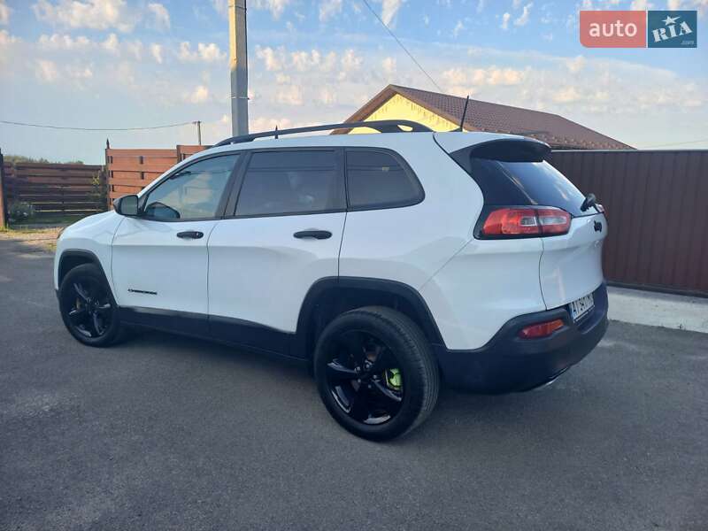 Внедорожник / Кроссовер Jeep Cherokee 2016 в Киеве