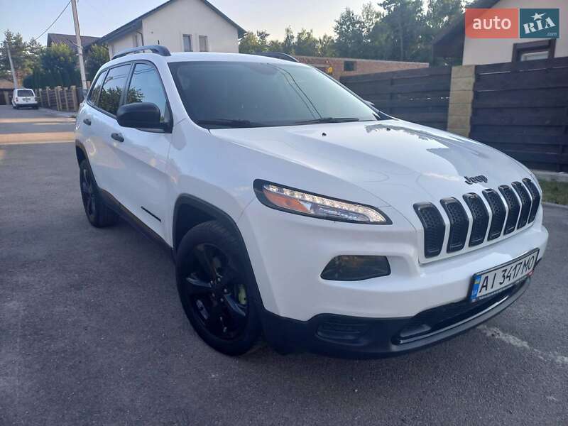 Внедорожник / Кроссовер Jeep Cherokee 2016 в Киеве