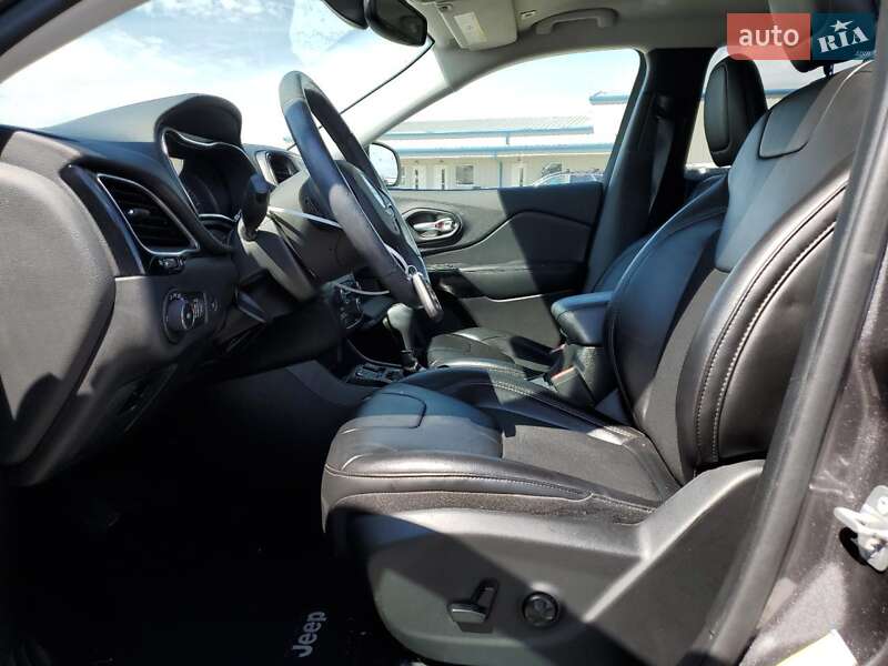 Внедорожник / Кроссовер Jeep Cherokee 2018 в Черновцах