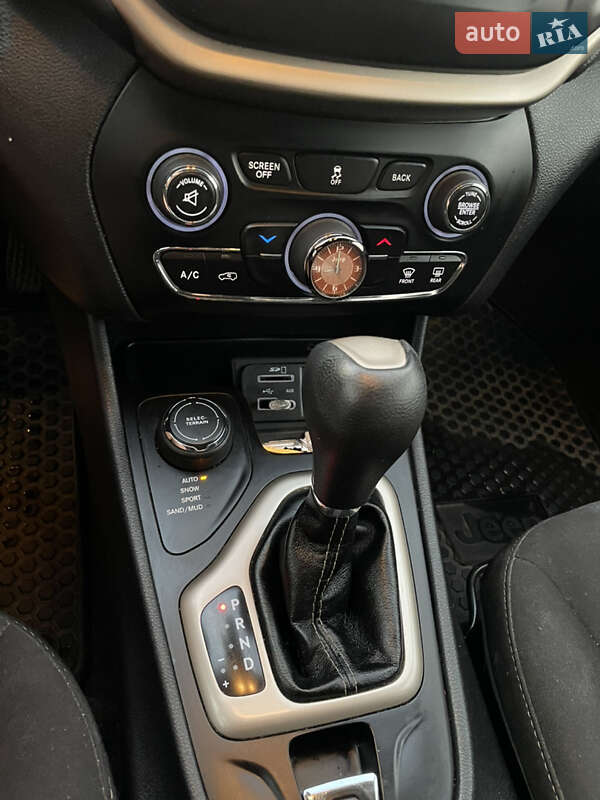 Позашляховик / Кросовер Jeep Cherokee 2016 в Києві