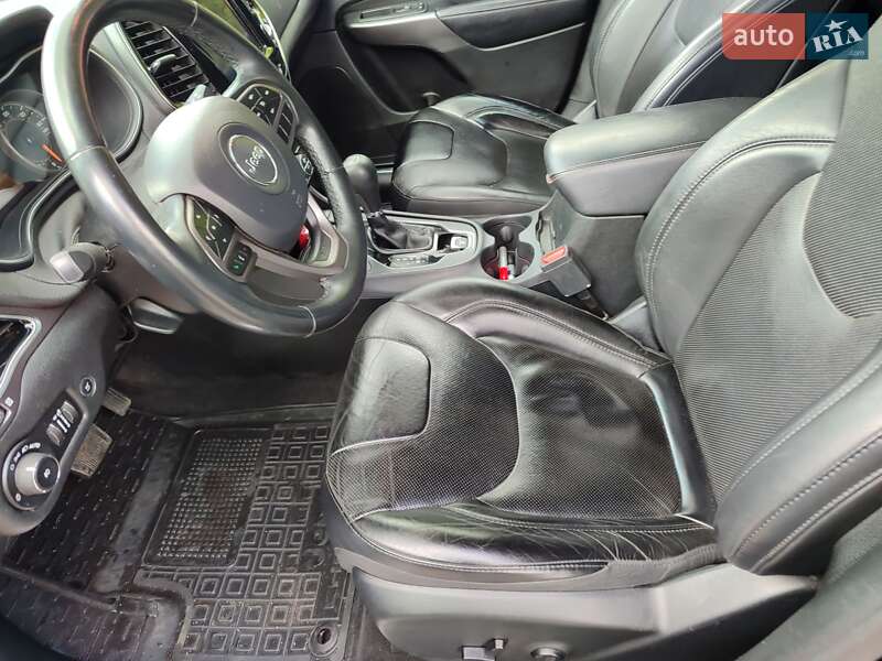 Внедорожник / Кроссовер Jeep Cherokee 2019 в Ровно