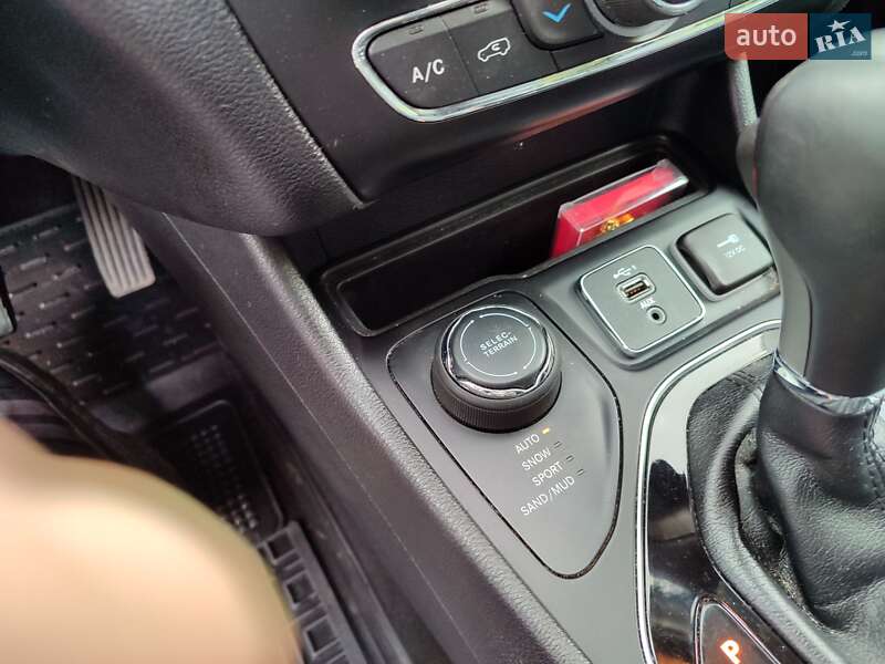 Внедорожник / Кроссовер Jeep Cherokee 2019 в Ровно