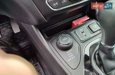 Внедорожник / Кроссовер Jeep Cherokee 2019 в 