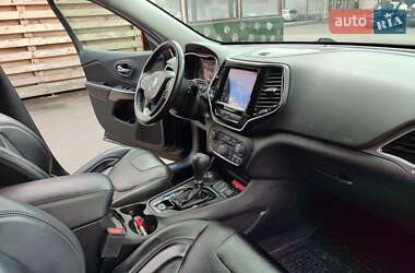 Внедорожник / Кроссовер Jeep Cherokee 2019 в 
