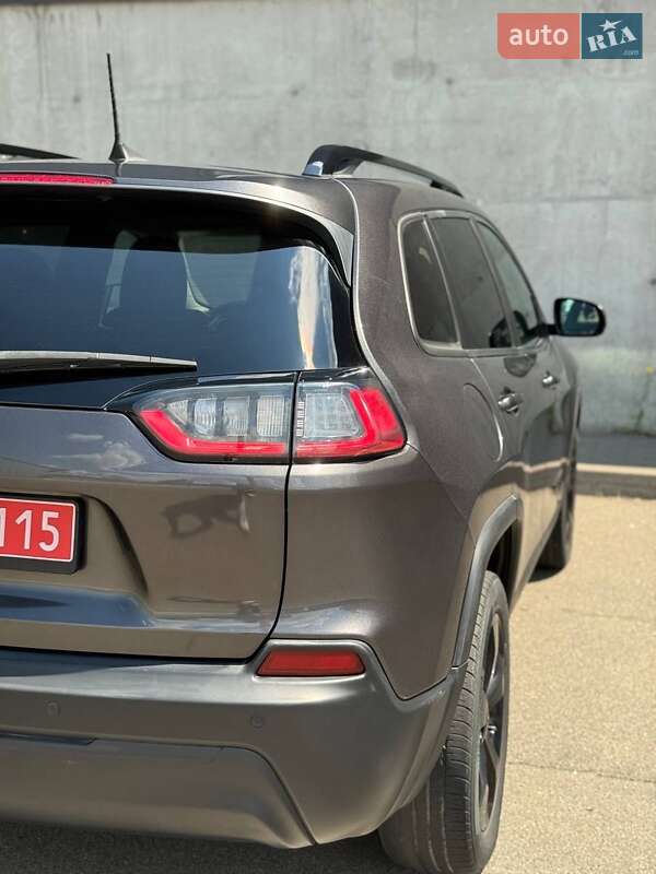 Внедорожник / Кроссовер Jeep Cherokee 2019 в Киеве