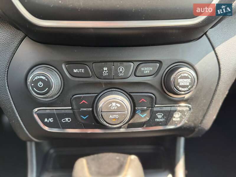 Внедорожник / Кроссовер Jeep Cherokee 2019 в Киеве