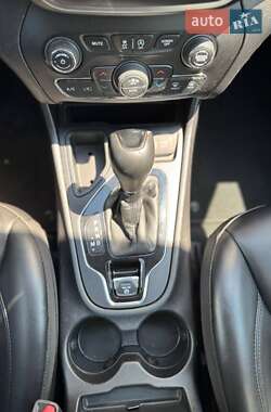 Внедорожник / Кроссовер Jeep Cherokee 2019 в 