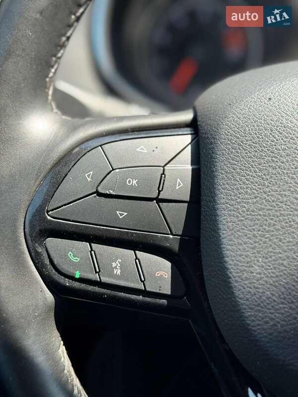 Внедорожник / Кроссовер Jeep Cherokee 2019 в Киеве