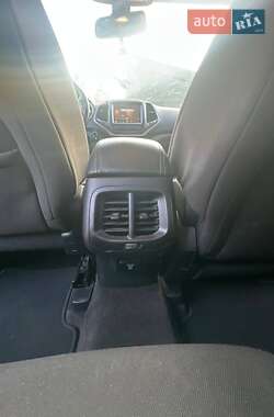Внедорожник / Кроссовер Jeep Cherokee 2015 в 