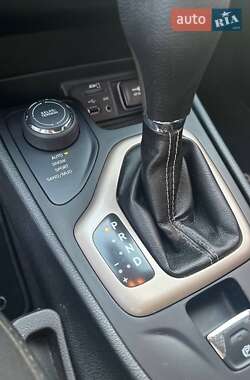 Внедорожник / Кроссовер Jeep Cherokee 2015 в 