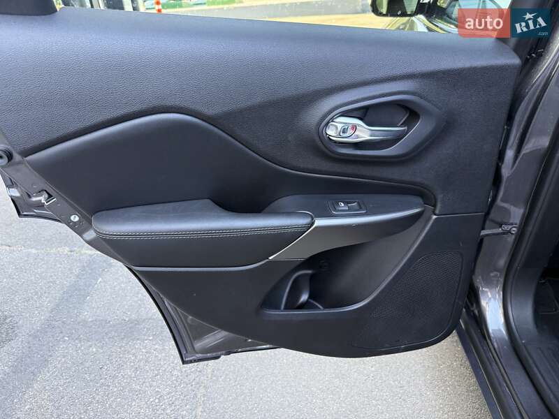 Внедорожник / Кроссовер Jeep Cherokee 2019 в Одессе