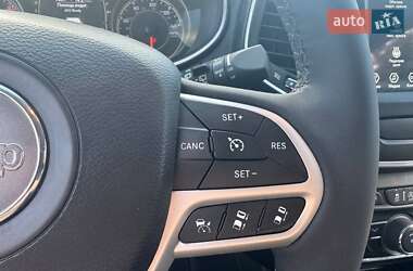 Внедорожник / Кроссовер Jeep Cherokee 2022 в 