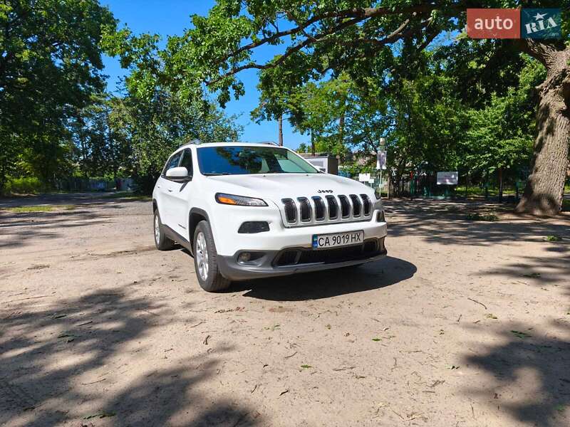 Внедорожник / Кроссовер Jeep Cherokee 2015 в Киеве