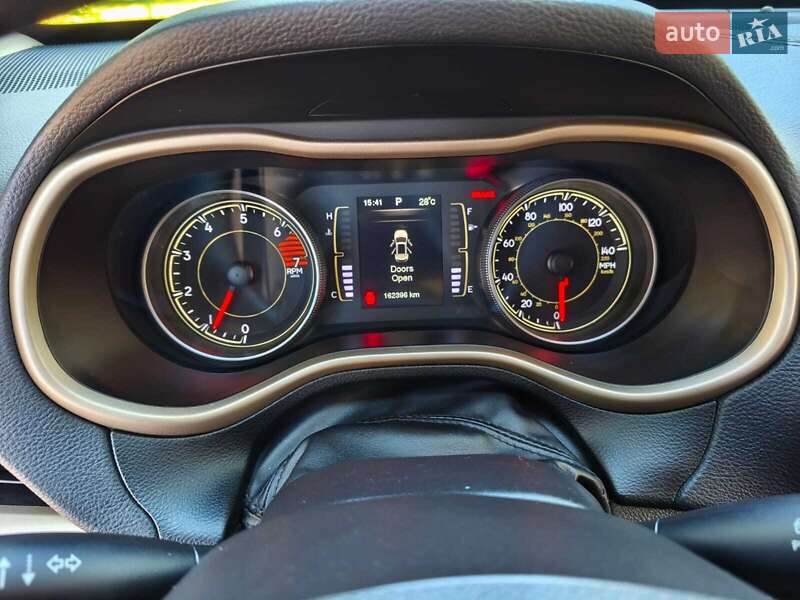 Внедорожник / Кроссовер Jeep Cherokee 2015 в Киеве