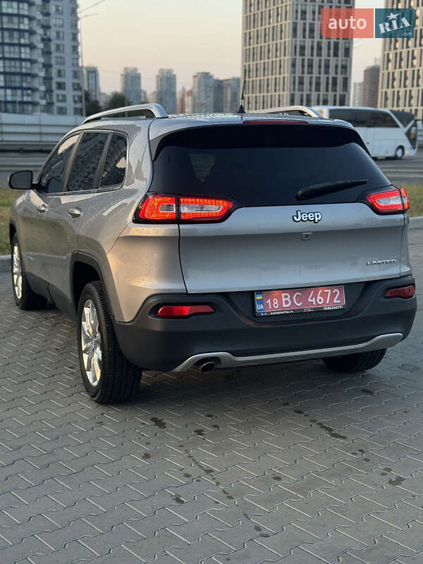 Внедорожник / Кроссовер Jeep Cherokee 2016 в Киеве