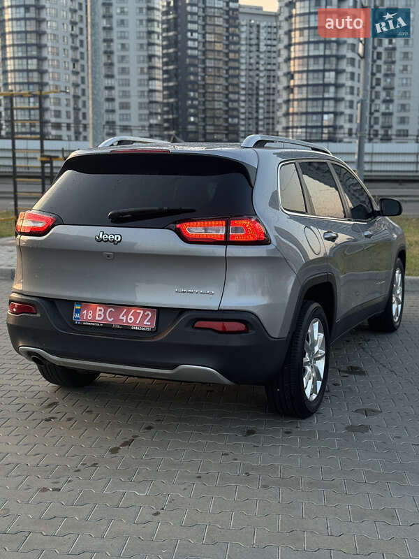 Внедорожник / Кроссовер Jeep Cherokee 2016 в Киеве