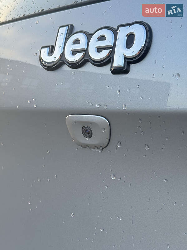 Внедорожник / Кроссовер Jeep Cherokee 2016 в Киеве