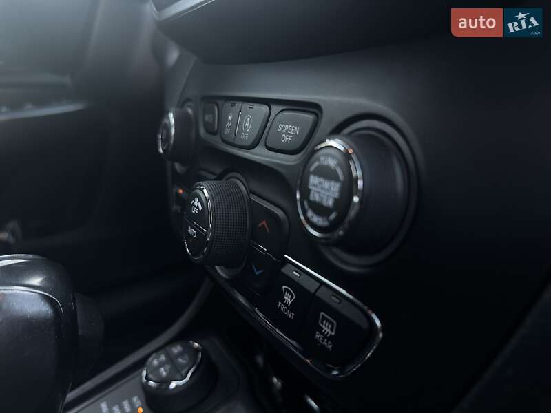 Внедорожник / Кроссовер Jeep Cherokee 2018 в Киеве