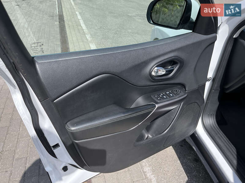 Внедорожник / Кроссовер Jeep Cherokee 2019 в Василькове