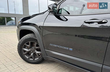 Внедорожник / Кроссовер Jeep Cherokee 2019 в 