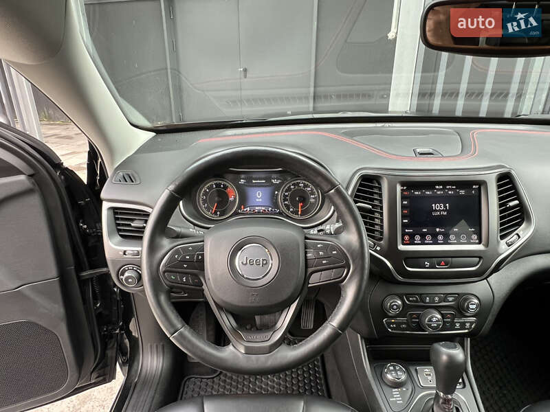Внедорожник / Кроссовер Jeep Cherokee 2019 в Киеве