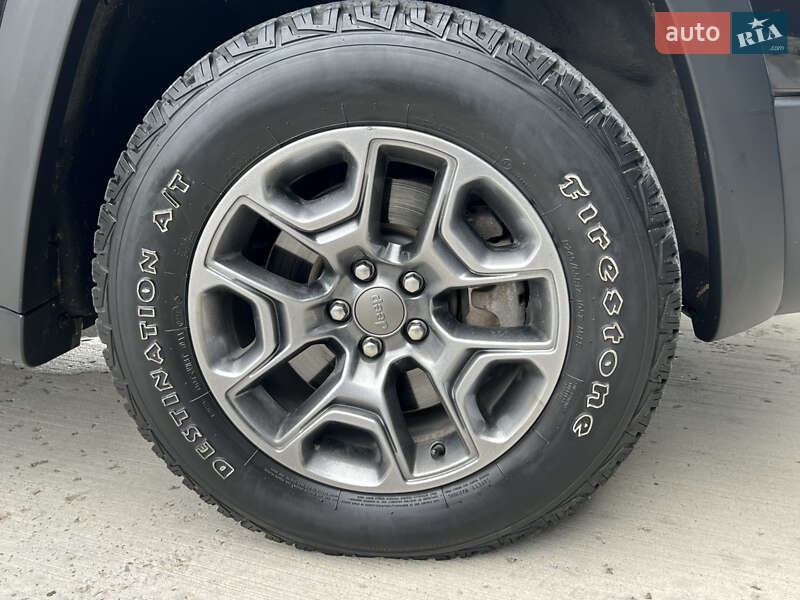 Внедорожник / Кроссовер Jeep Cherokee 2019 в Киеве