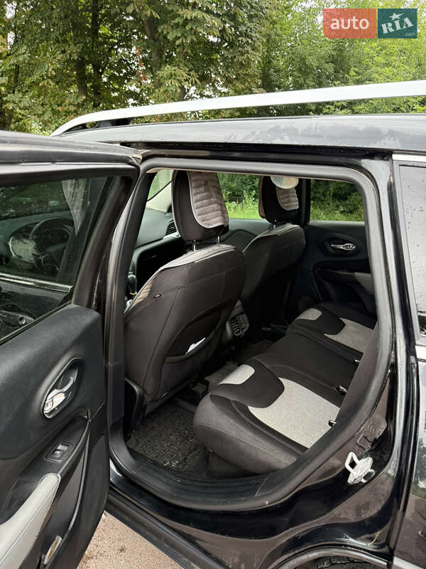 Внедорожник / Кроссовер Jeep Cherokee 2013 в Шостке