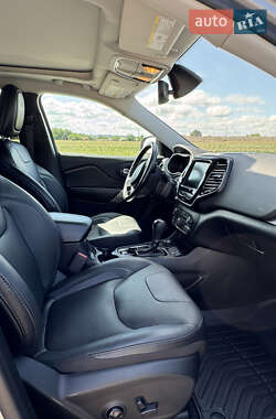 Внедорожник / Кроссовер Jeep Cherokee 2019 в 