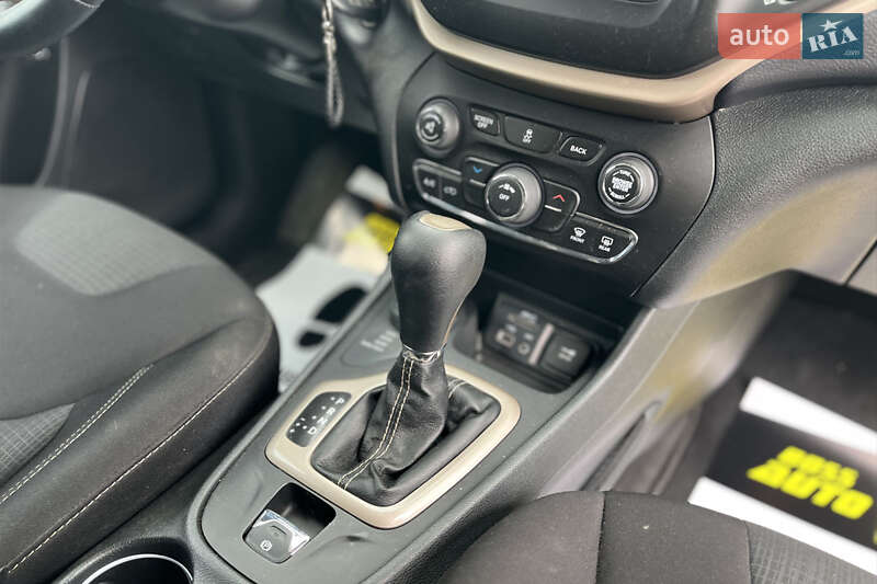 Внедорожник / Кроссовер Jeep Cherokee 2015 в Коломые