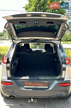 Позашляховик / Кросовер Jeep Cherokee 2013 в 